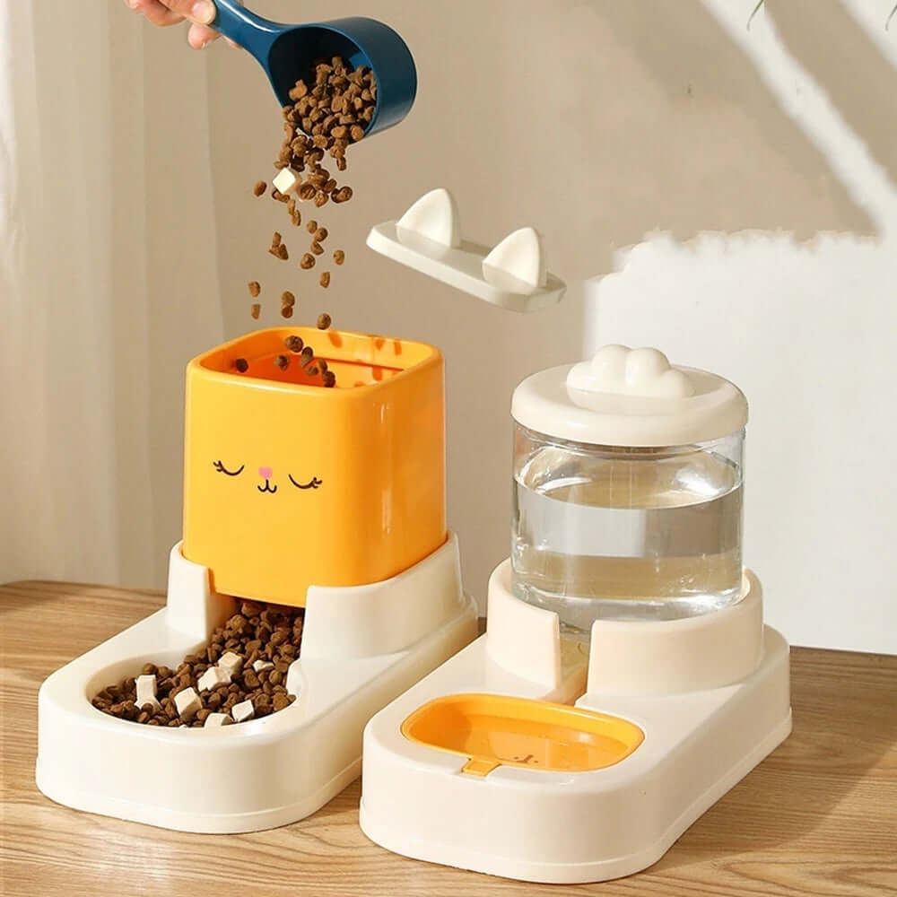 Cute Cartoon Sitting Type Automatic Feeding And Water Dispenser