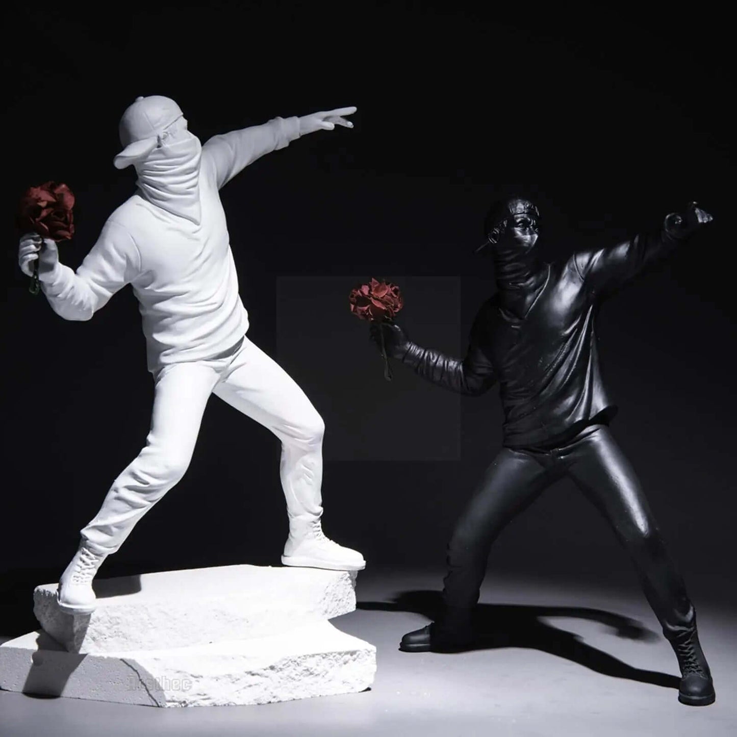 Modern Art Banksy Resin Flower Thrower Statuele X5M6